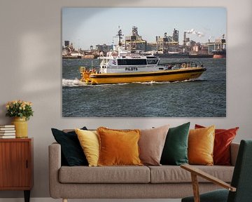 Le bateau-pilote Orion en route dans le port d'IJmuiden. sur scheepskijkerhavenfotografie