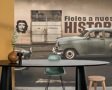 Wall Che Guevara with old timers Havana Cuba by Emily Van Den Broucke
