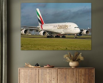 Emirates Airbus A380 is aangekomen op Schiphol. van Jaap van den Berg