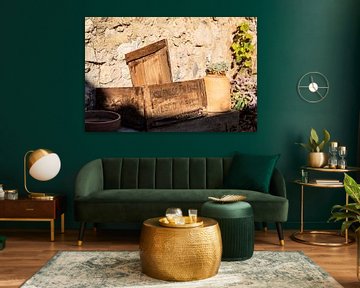 wooden crate against stone wall in sunshine von VIDEOMUNDUM