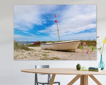 Bateau de pêche sur la côte de la mer Baltique près de Zingst sur le Fischland-Darß sur Rico Ködder