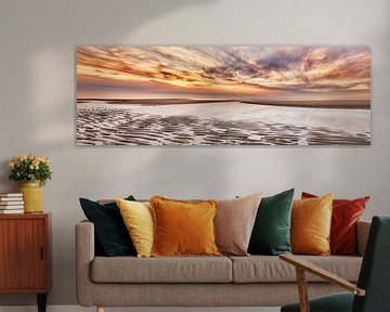 Nordseeküste der Niederlande mit Strand im Panorama von eric van der eijk