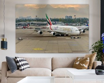 Pushback Emirates Airbus A380 (A6-EOA).