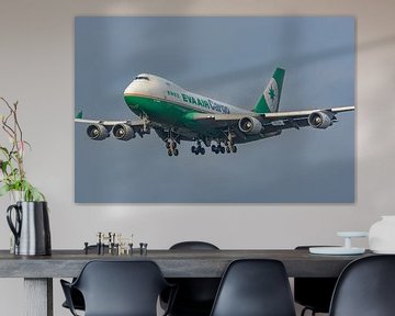 EVA Air Cargo Boeing 747-400 kurz vor der Landung. von Jaap van den Berg