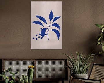 Moderne botanische kunst. Plant met bessen in blauw op oudroze van Dina Dankers
