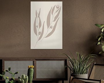 Moderne botanische kunst. Eucalyptustakje in pastelbeige op wit van Dina Dankers