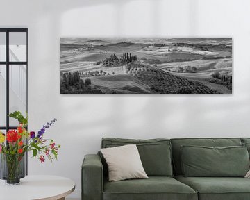 Paysage toscan en Italie avec maison de campagne en noir et blanc. sur Manfred Voss, Schwarz-weiss Fotografie