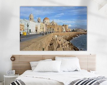 Skyline, kathedraal en stadsmuur centrum Cadiz Spanje van My Footprints