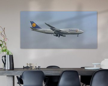 Lufthansa Boeing 747-400 mit Fanhansa-Lackierung. von Jaap van den Berg