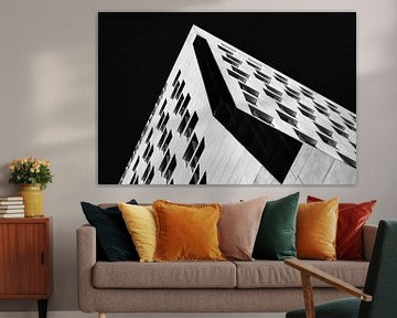 Kantoorgebouw Hourglass in contrastrijk zwart-wit van Rini Braber