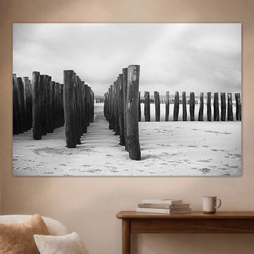 Brise-lames sur la plage près de Wissant (Côte d'Opale France)