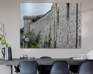 Murs de la ville avec tourelle Castiglione Del Lago Ombrie sur Dorothy Berry-Lound