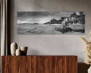 Zonsondergang op de Seychellen in zwart-wit. van Manfred Voss, Zwart-Wit Fotografie