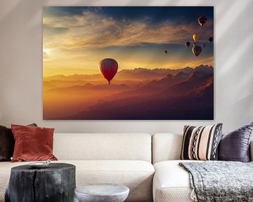 Luchtballon over een bergketen met zonsondergang van Animaflora PicsStock