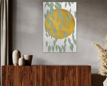 Japandi. Abstracte botanische bladeren in pastel saliegroen met gouden zon op wit van Dina Dankers