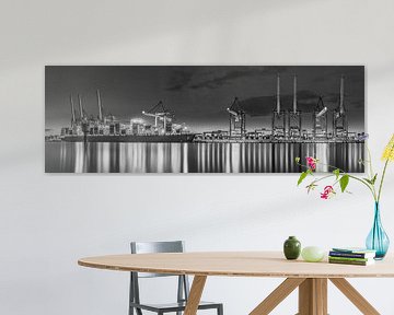 Hamburger Hafen mit Containerterminal in schwarzweiss. von Manfred Voss, Schwarz-weiss Fotografie