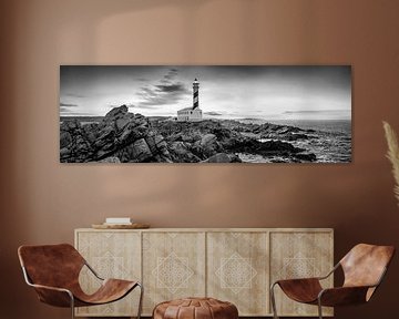 Île de Minorque avec le phare de Favàritx en noir et blanc. sur Manfred Voss, Schwarz-weiss Fotografie