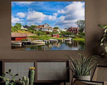 Blick auf den Ort Figeholm in Schweden mit Hafen und Booten von Rico Ködder