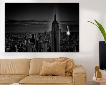 Uitzicht op New York inclusief One World Trade Center en Empire State Building in zwartwit van Phillipson Photography