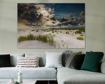 Strand Texel De Hors met imponerende wolken.