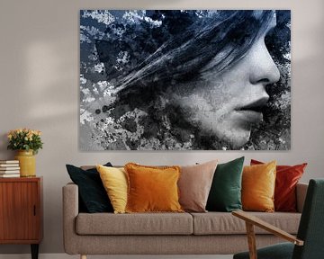 Valeri. Abstraktes Porträt einer schönen Frau in Schwarz-Weiß mit Pastellblau von Dina Dankers