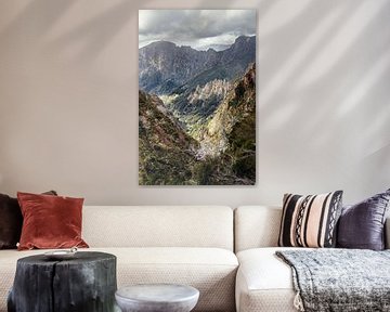 Schilderachtig berglandschap rond Pico do Areeiro | Madeira | Vertikaal werk van Daan Duvillier