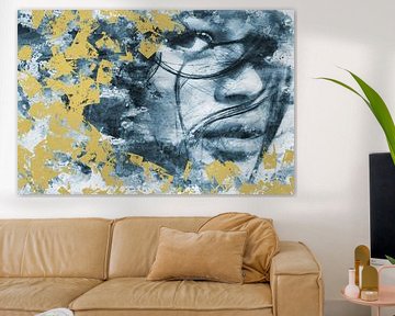 Mia. Abstract retrostijl portret van een mooie vrouw in goud en pastelblauw van Dina Dankers