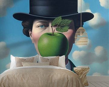 Een vrouwelijke "Son of Man" van Rene Magritte, met bolhoed en appel van Roger VDB