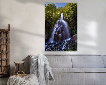 Soepele waterstroom van de Trusetal waterval van Raphotography