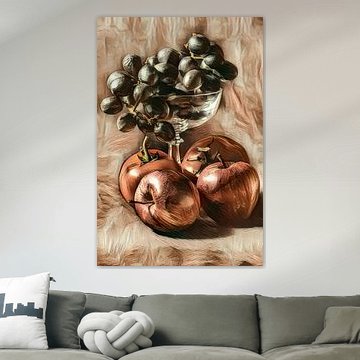 Zwarte druiven gedrapeerd in een ijscoupe