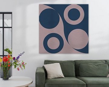 Moderne abstracte minimalistische kunst met geometrische vormen in blauw en roze van Dina Dankers