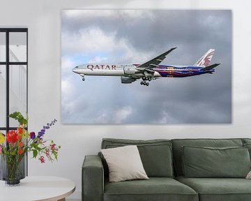 Qatar Airways Boeing 777-300 met FC Barcelona livery.