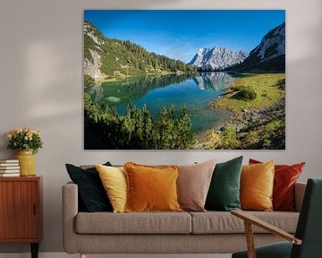 idyllique lac bleu-vert Seebensee, avec vue sur la Zugspitze mounta sur SusaZoom