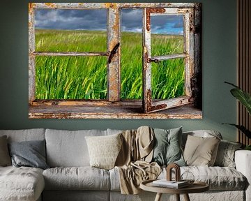 Uitzicht vanuit een rustiek houten raam van Jürgen Wiesler