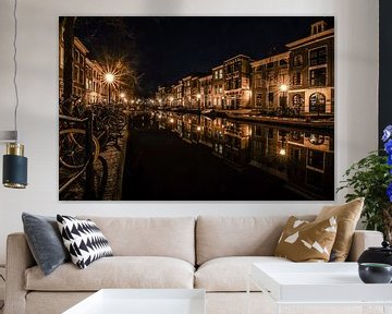 Grachtenpanden aan de Oude Rijn in Leiden van Dirk van Egmond