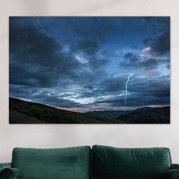 Abenddämmerung in einer Landschaft mit Blitzlichtgewitter. von Albert Brunsting