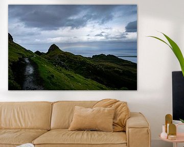 Schotland - Regenboog met uitzicht tijdens de Quiraing hike van Rick Massar