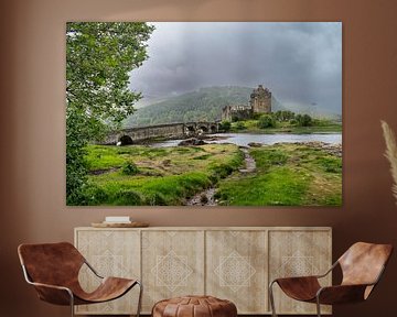 Schotland - Eilean Donan kasteel tijdens de regen van Rick Massar