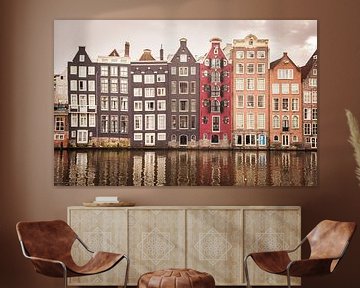 Pakhuizen bij het Damrak in Amsterdam centrum van Sven Wildschut