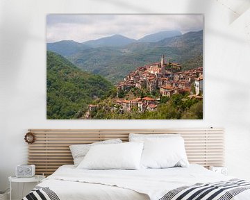 A Mountain Village in Italy von Brian Morgan