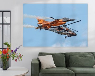 Deux équipes de démonstration KLu : Démo Apache et démo F-16. sur Jaap van den Berg