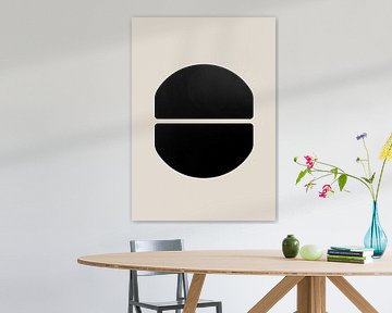 Organische abstracte zwarte vormen tegen een beige achtergrond van Studio Allee