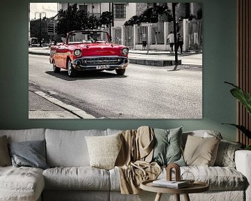 Rode Chevrolet Havana Cuba klassieker van Carina Buchspies