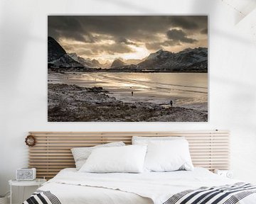 Gouden licht aan het strand van Ramberg (Lofoten, Noorwegen) van Heidi Bol