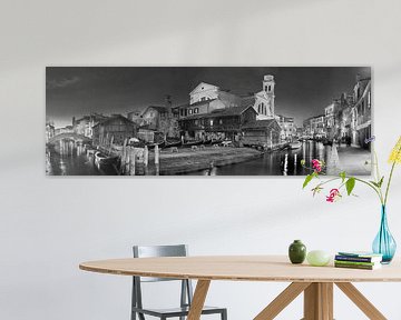 Gondelwerf in Venetië in zwart en wit . van Manfred Voss, Schwarz-weiss Fotografie