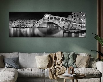 Rialtobrug van Venetië in zwart-wit. van Manfred Voss, Schwarz-weiss Fotografie