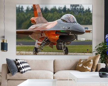 KLu F-16 Solo Display Team 2013 met de Orange Lion. van Jaap van den Berg