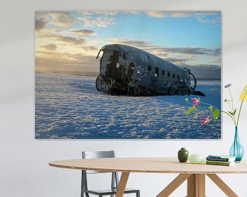 Vliegtuig wrak DC-3 op strand IJsland zonsopkomst van Marjolein van Middelkoop