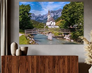 Une photo idyllique de l'église Sebastian à Ramsau, en Allemagne. sur Bert Branje