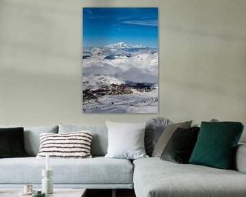 Val Thorens dans la neige avec le Mont Blanc